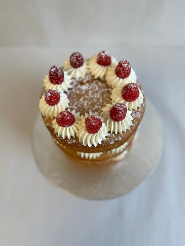 Vegan Vanilla Buttercream Cake - Image 5