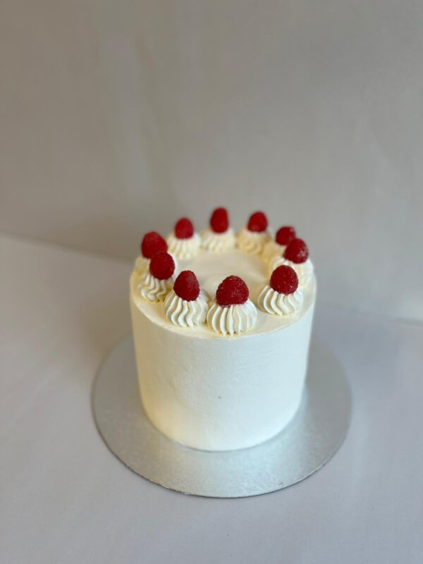 Vegan Vanilla Buttercream Cake - Image 3